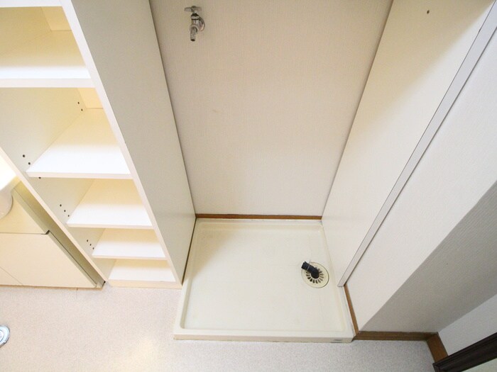 物件内観写真14　(洗濯機置場)