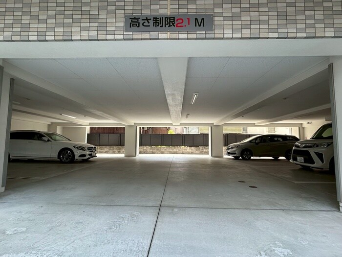 物件外観写真4　(駐車場)