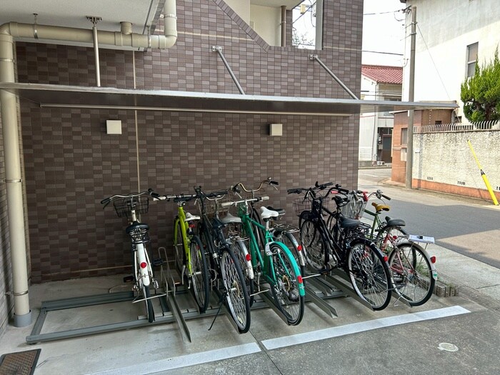 物件外観写真5　(駐輪場)