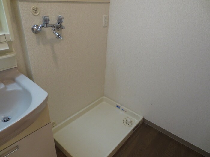 物件内観写真16　(洗濯機置場)