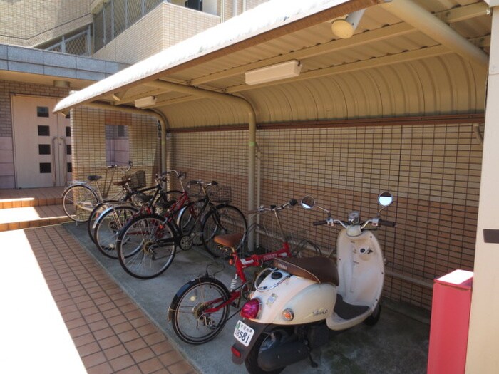 物件外観写真4　(駐輪場)