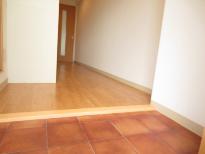 物件内観写真10　(玄関)
