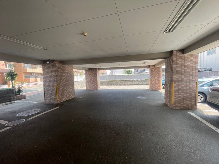 物件外観写真4　(駐車場)