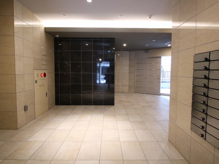 物件外観写真4　(エントランス部分)