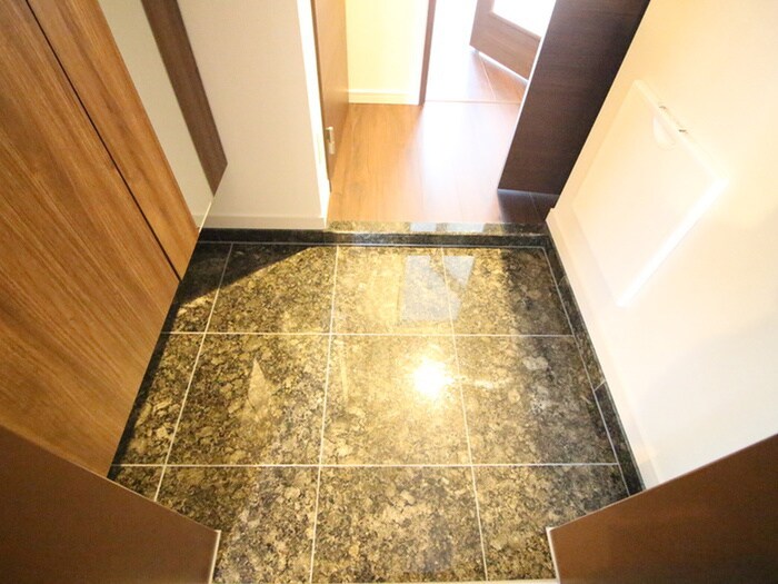 物件内観写真15　(玄関)