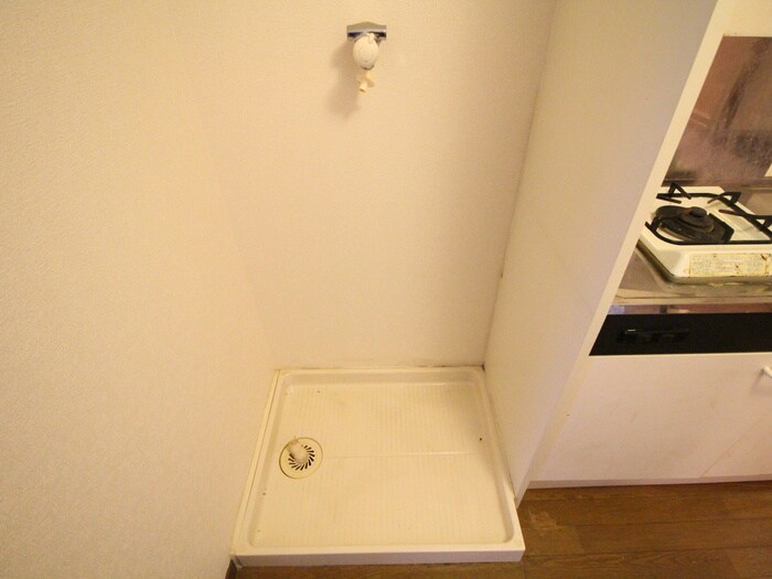 物件内観写真13　(洗濯機置場)