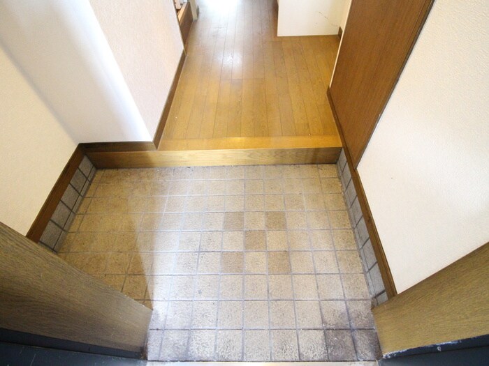 物件内観写真16　(玄関)