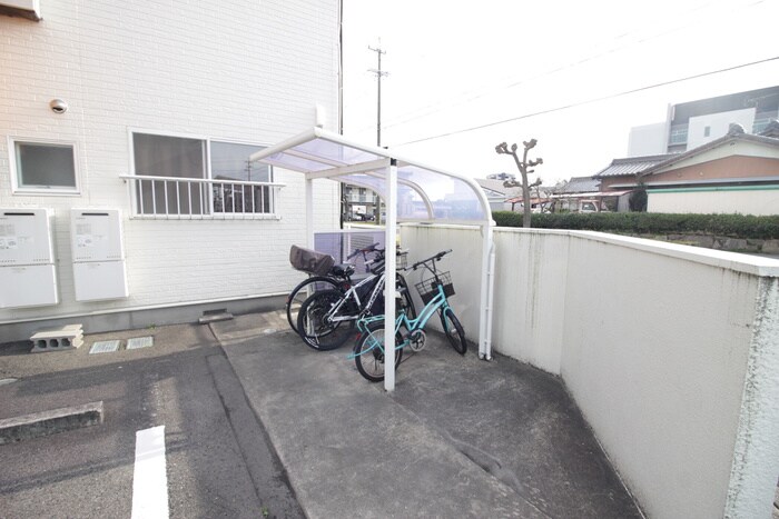 物件外観写真4　(駐輪場)
