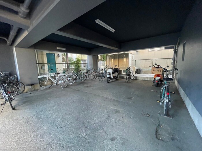 物件外観写真3　(駐輪場)