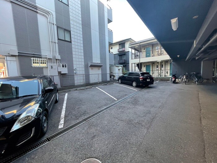 物件外観写真4　(駐車場)
