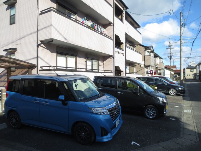 物件外観写真4　(駐車場)