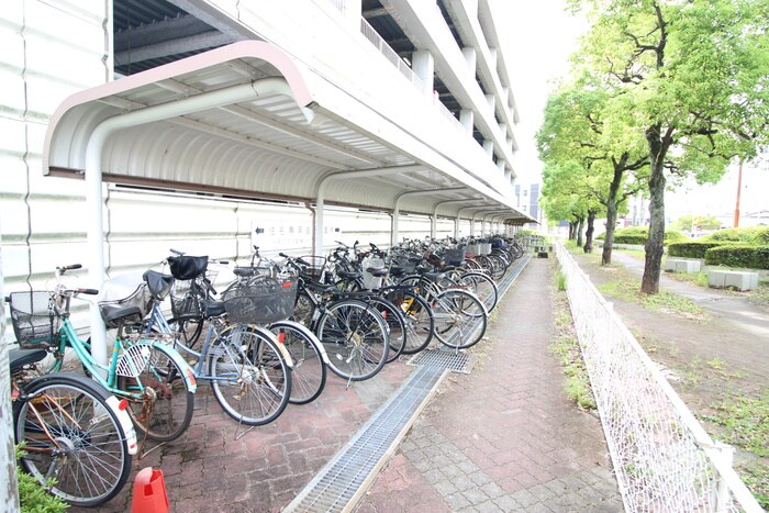 物件外観写真3　(駐輪場)