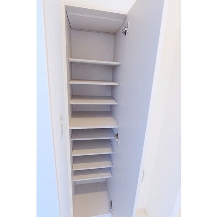 物件内観写真10　(靴箱)