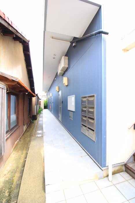 物件外観写真5　(エントランス部分)