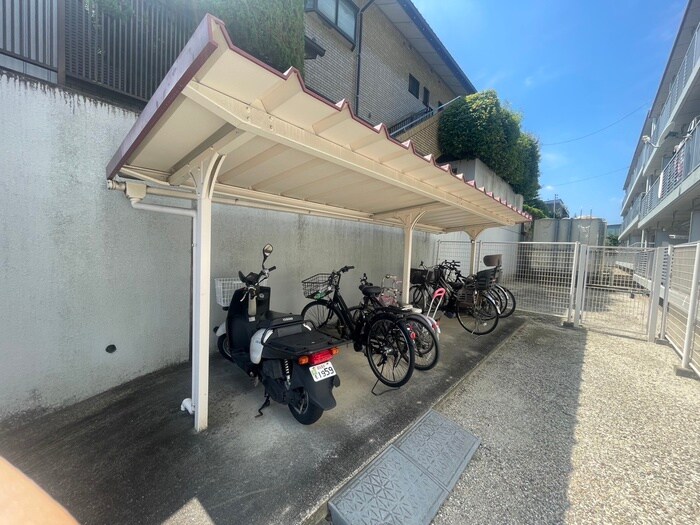 物件外観写真6　(駐輪場)