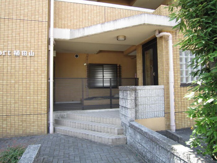 物件外観写真4　(エントランス部分)