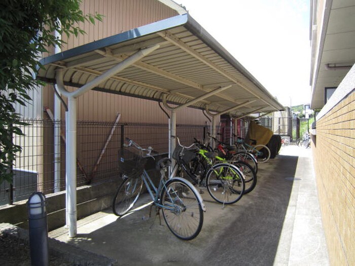 物件外観写真6　(駐輪場)