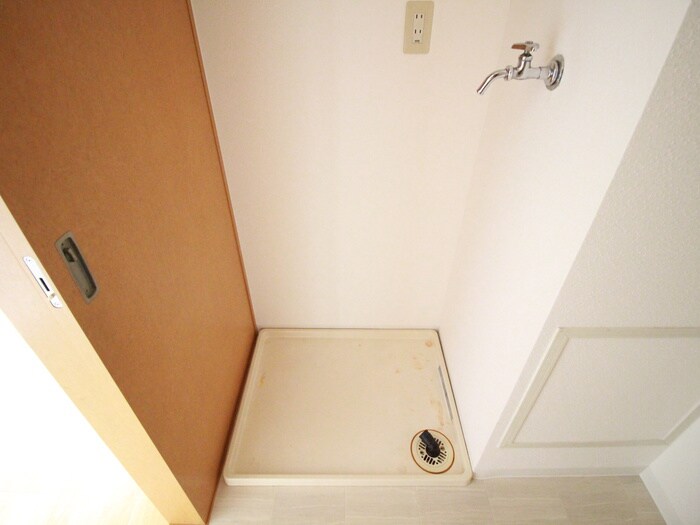 物件内観写真14　(洗濯機置場)