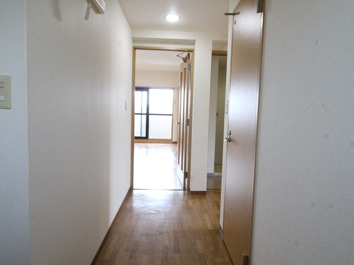 物件内観写真17　(廊下)
