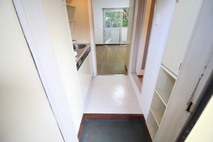 物件内観写真7　(玄関)