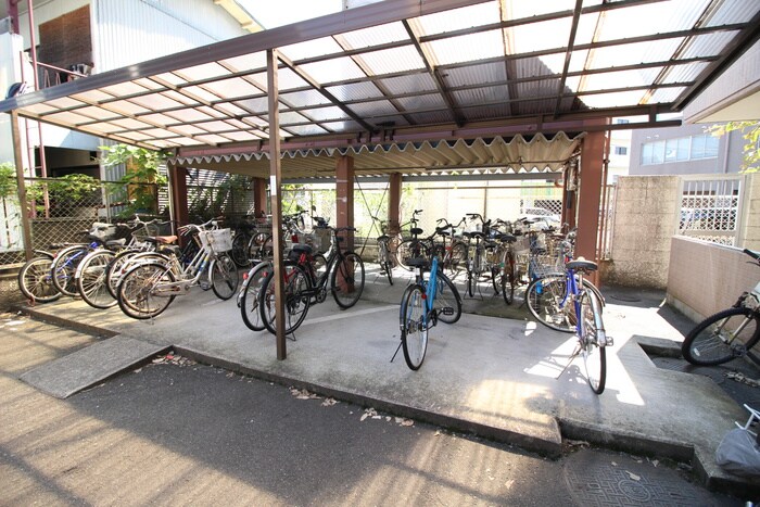 物件外観写真4　(駐輪場)
