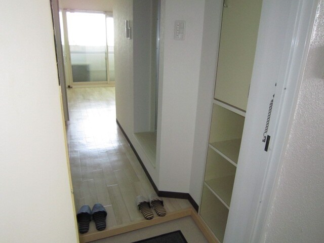 物件内観写真10　(玄関)