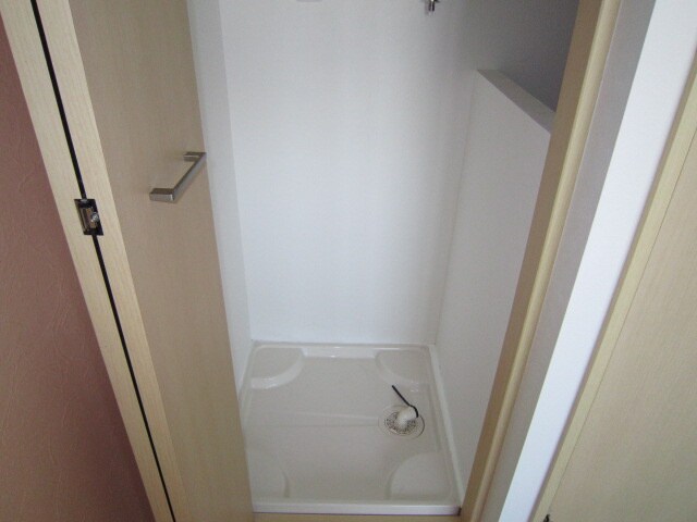 物件内観写真12　(洗濯機置場)