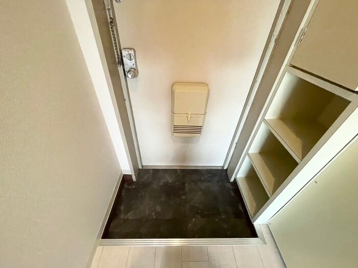 物件内観写真16　(玄関)