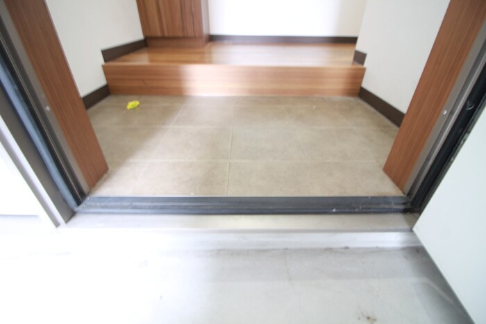 物件内観写真16　(玄関)