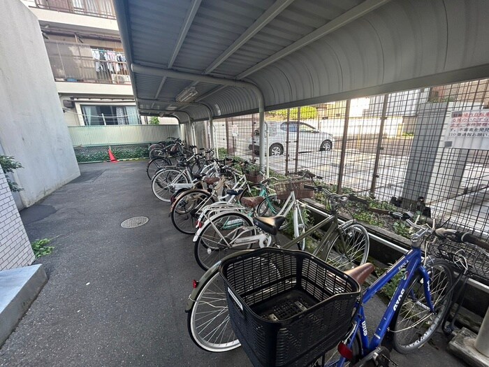 物件外観写真5　(駐輪場)