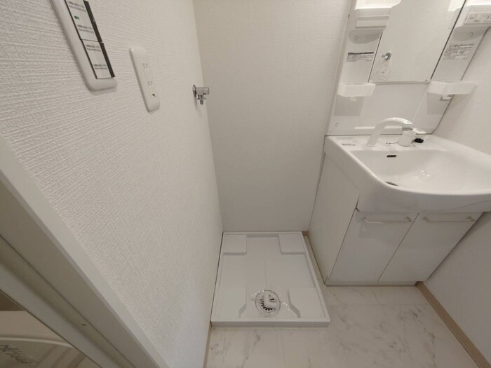 物件内観写真16　(洗濯機置場)