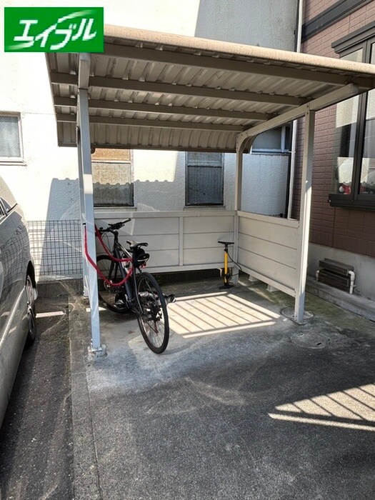 物件外観写真3　(駐輪場)