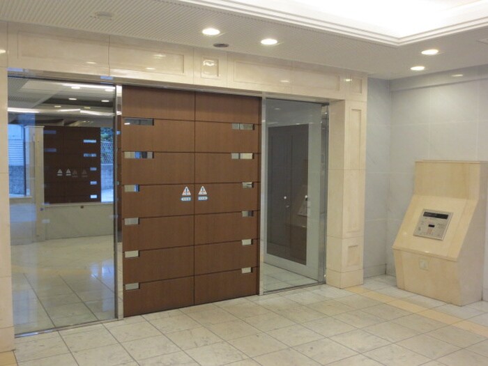 物件外観写真5　(エントランス部分)