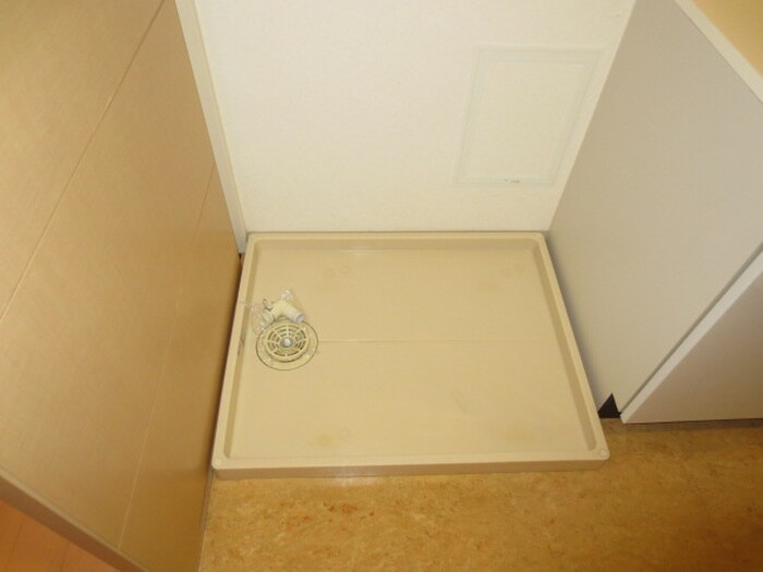 物件内観写真13　(洗濯機置場)