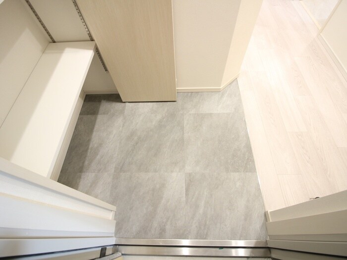 物件内観写真18　(玄関)