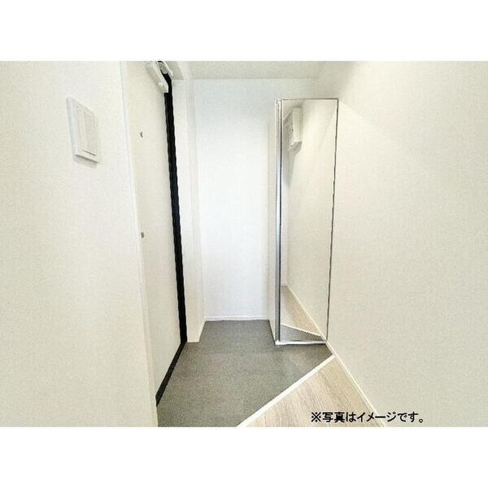 物件内観写真3　(玄関)