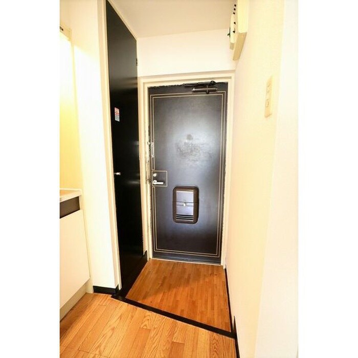 物件内観写真12　(玄関)