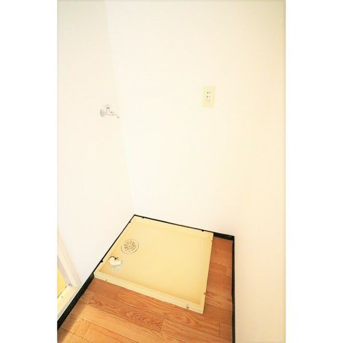 物件内観写真13　(洗濯機置場)