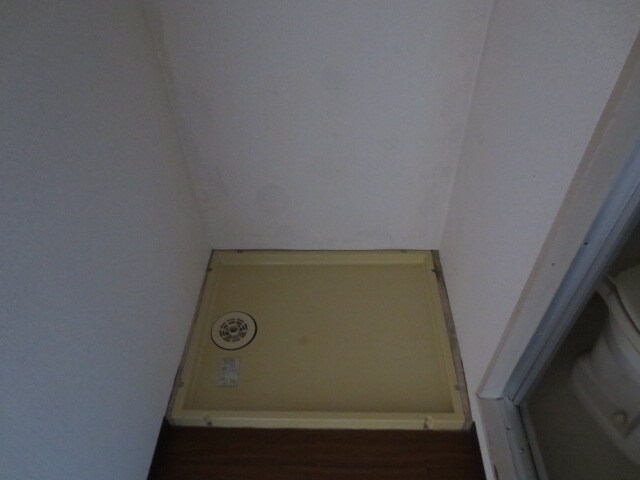 物件内観写真16　(洗濯機置場)