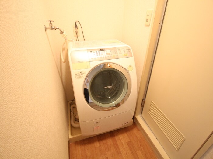 物件内観写真8　(洗濯機置場)