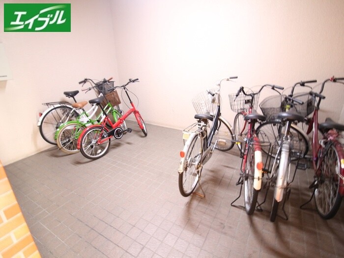 物件外観写真3　(駐車場)