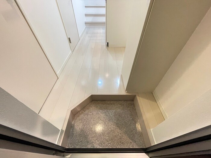 物件内観写真18　(玄関)