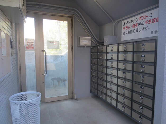 物件外観写真4　(エントランス部分)