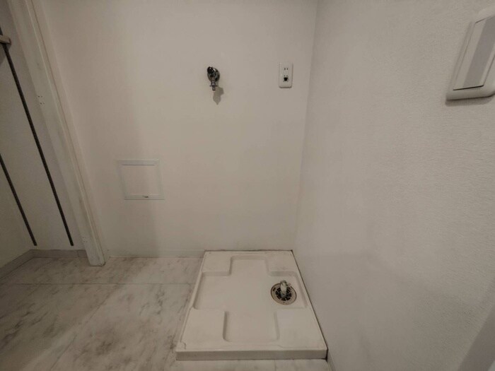 物件内観写真16　(洗濯機置場)