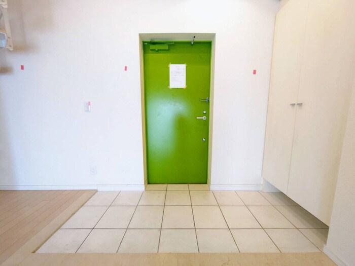 物件内観写真18　(玄関)