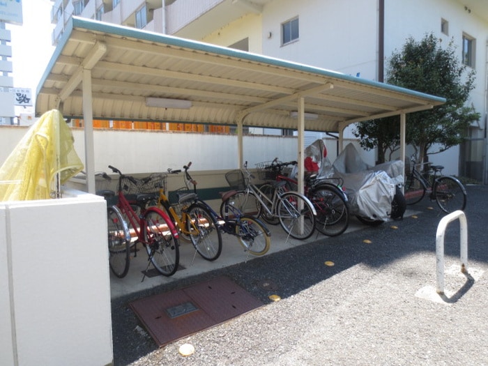 物件外観写真4　(駐輪場)