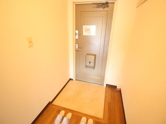 物件内観写真16　(玄関)