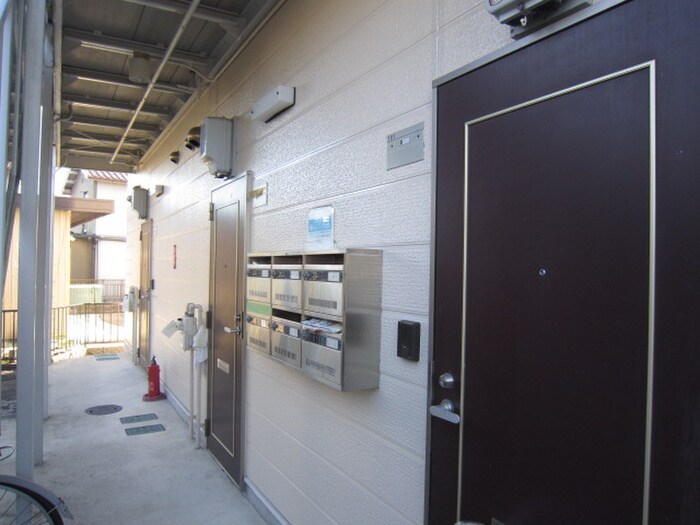 物件外観写真3　(エントランス部分)