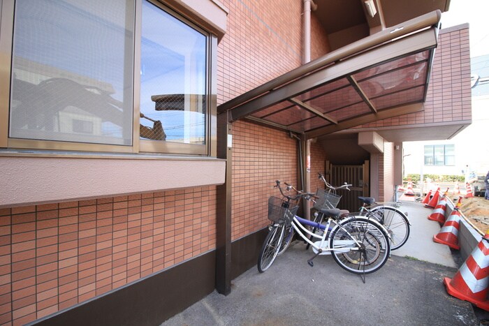 物件外観写真4　(駐輪場)