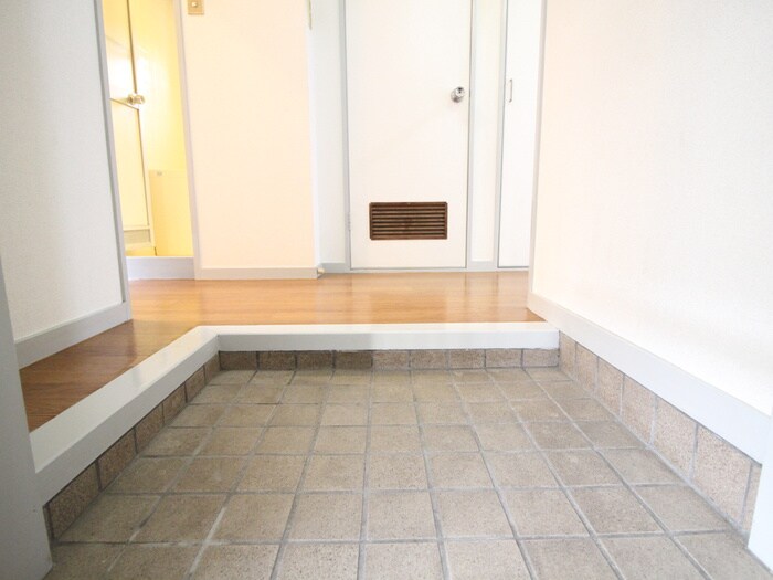 物件内観写真16　(玄関)